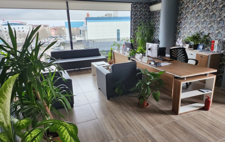 Kahve içmeye bekleriz.